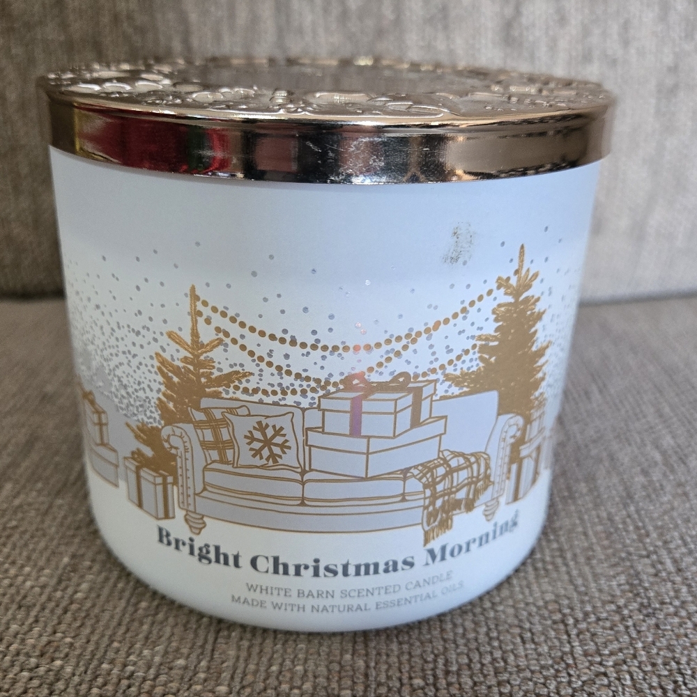 White Barn / Bath & Body Works 3 wick candle Bright Christmas Morning